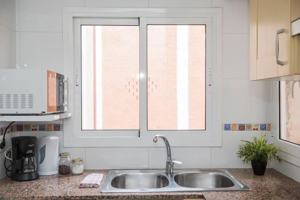 Sunny And Quiet Sagrada Familia Apartment Barcelona Exterior foto