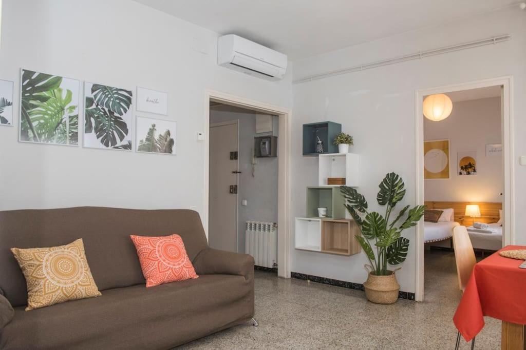 Sunny And Quiet Sagrada Familia Apartment Barcelona Exterior foto